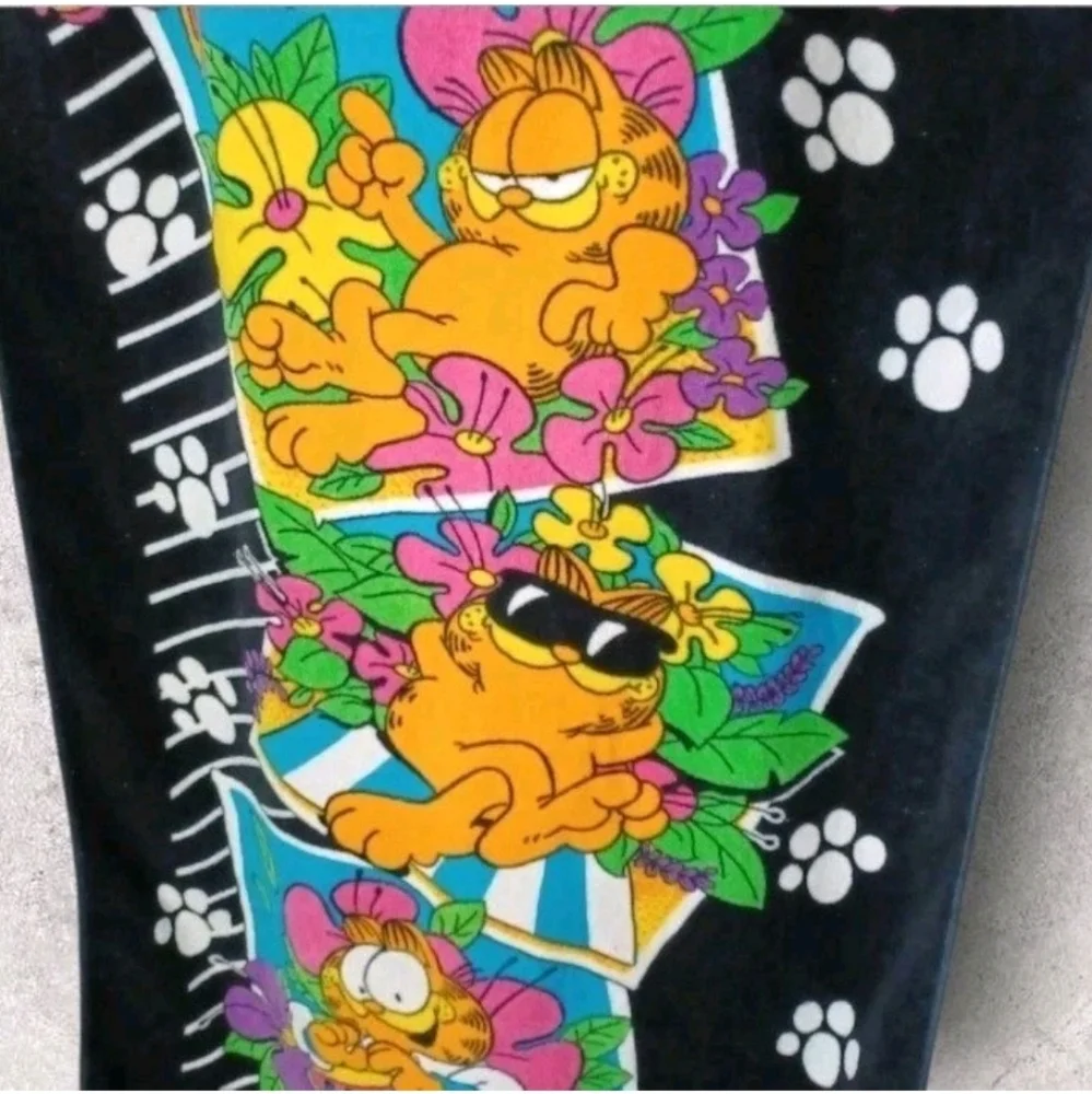 Vintage 1978 Franco Garfield Lifes A Breeze Beach Towel Neon Paw Prints Black